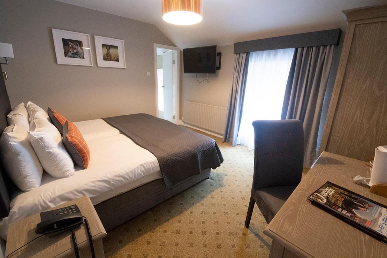 Longford Arms Hotel Екстер'єр фото
