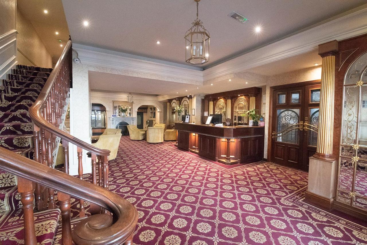 Longford Arms Hotel Екстер'єр фото